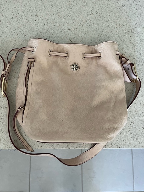 Tory Burch Soft Leather Drawstring Crossbody Bucket Bag main image 9